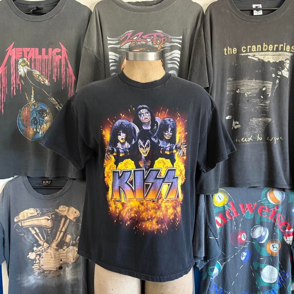 Vintage 2000s kiss band t shirt